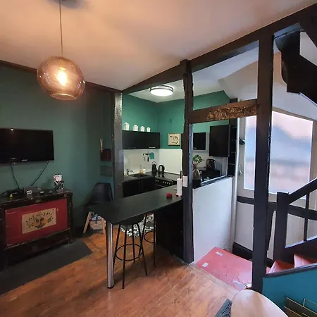 Appartement Typique Rouen Centre Avec Parking Gratuit شقة *